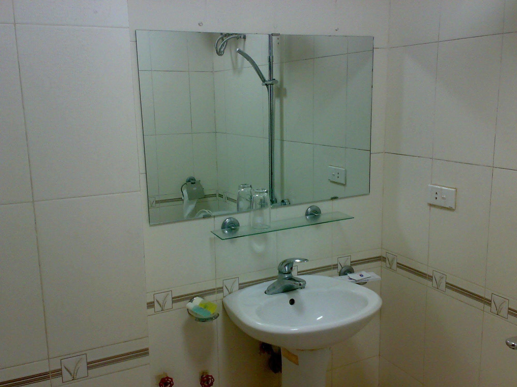 Oyo 709 Seoul Hotel Hanoi Dış mekan fotoğraf